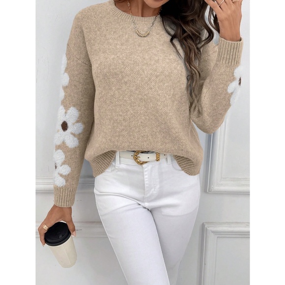 Beige Pullover Sweater Knit Flower Textured Button Front - Picture 5 of 7